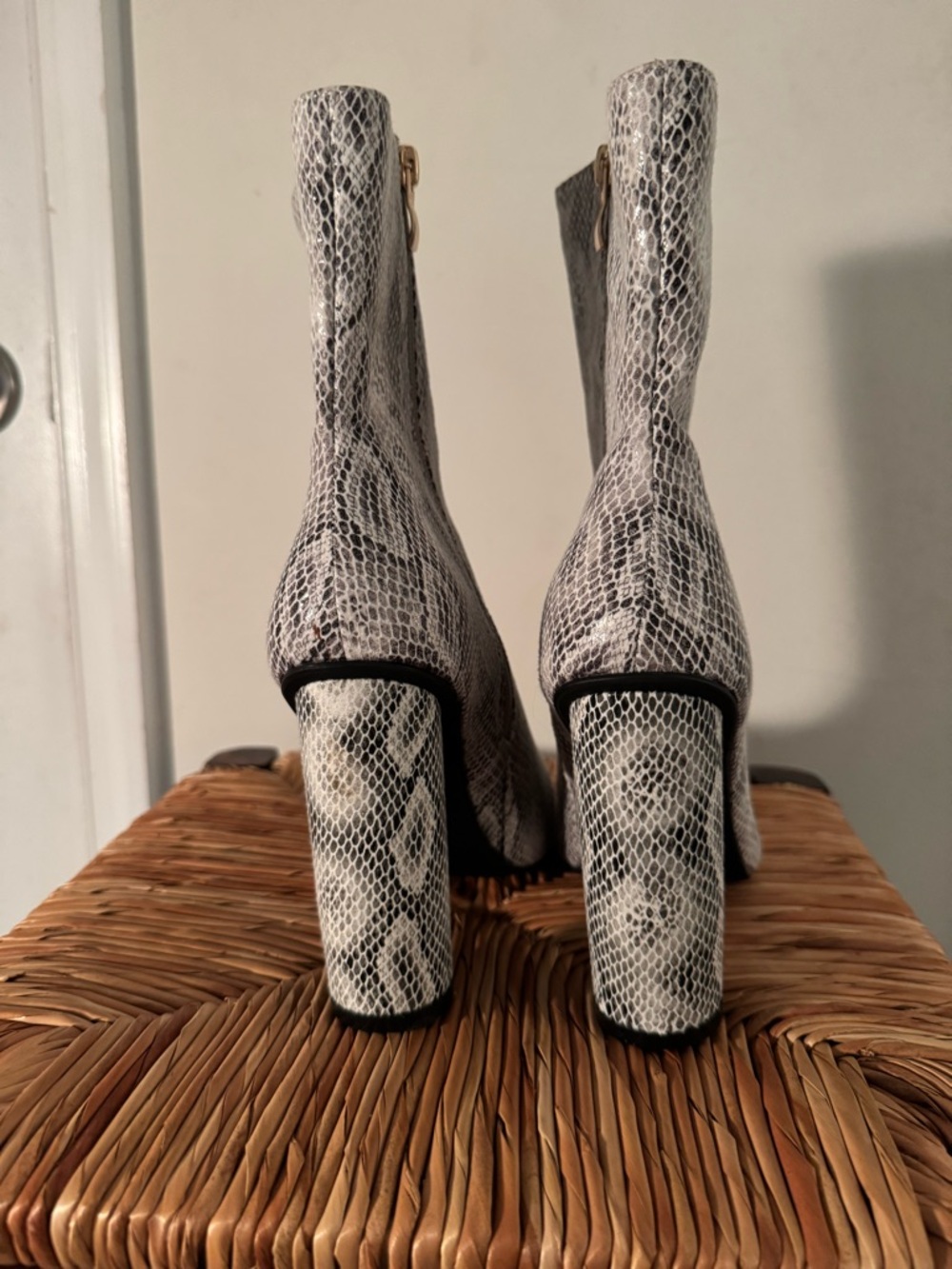 Fashion Nova Snake-Print Block Heel Ankle Boots - White/Gray/black size 8.5 - Picture 4 of 6